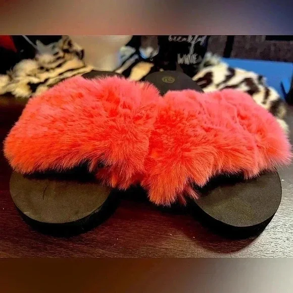 🤑 Cute Fuzzy Flip Flop Slippers - Brand New - Picture 7 of 11